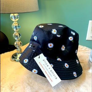 Reversible bucket hat